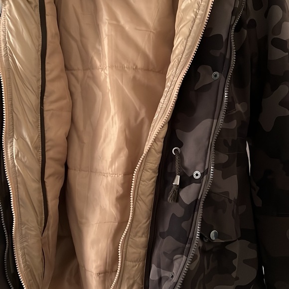 Womens parka with removable fur hood - Picture 7 of 9